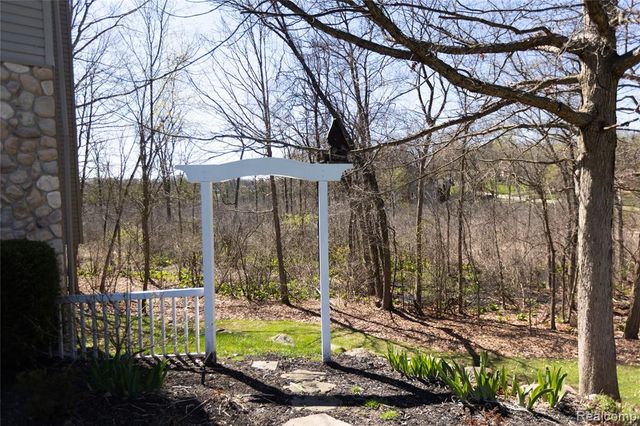 7988 Hillside Lakes Drive, Brighton, MI 48116