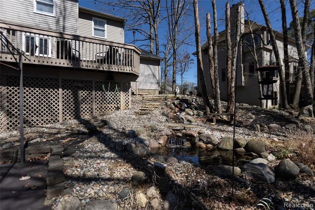 7988 Hillside Lakes Drive, Brighton, MI 48116