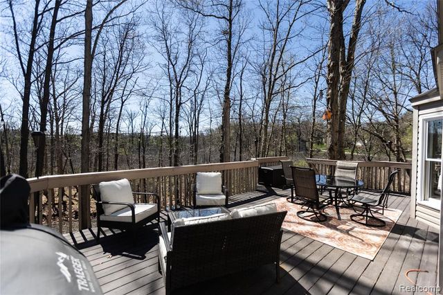 7988 Hillside Lakes Drive, Brighton, MI 48116
