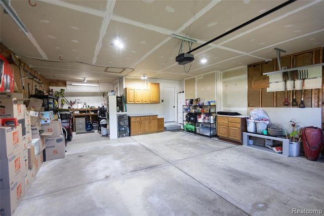 7988 Hillside Lakes Drive, Brighton, MI 48116