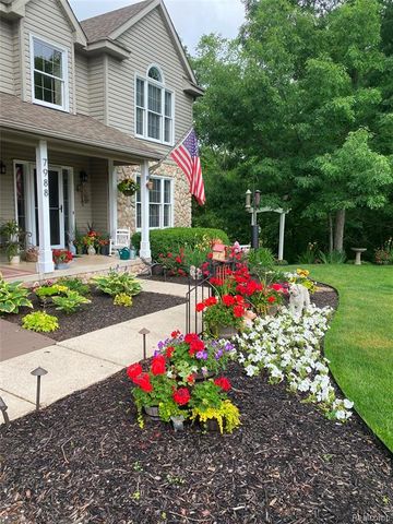 7988 Hillside Lakes Drive, Brighton, MI 48116