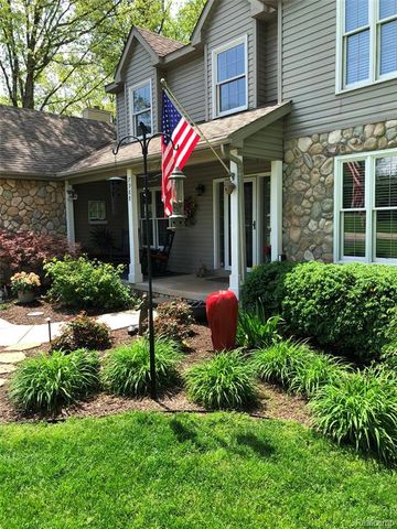 7988 Hillside Lakes Drive, Brighton, MI 48116