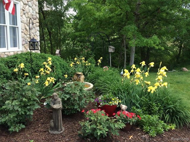7988 Hillside Lakes Drive, Brighton, MI 48116