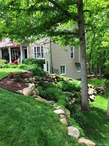 7988 Hillside Lakes Drive, Brighton, MI 48116