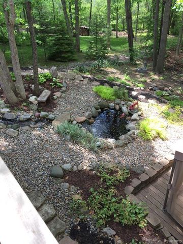 7988 Hillside Lakes Drive, Brighton, MI 48116