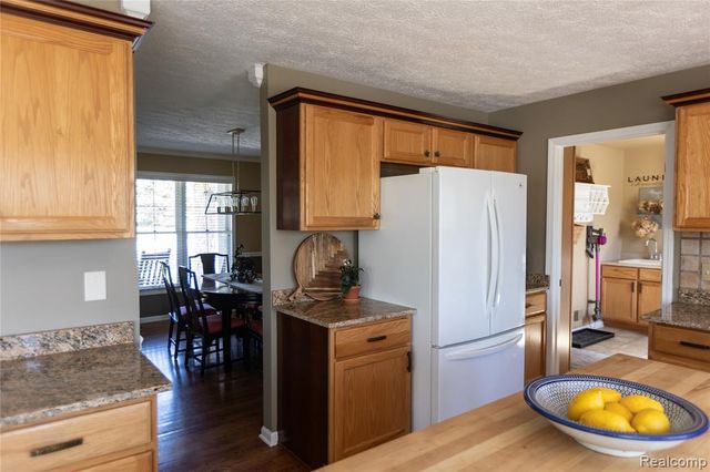 7988 Hillside Lakes Drive, Brighton, MI 48116