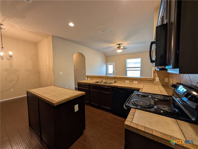 697 Creekside Circle, New Braunfels, TX 78130
