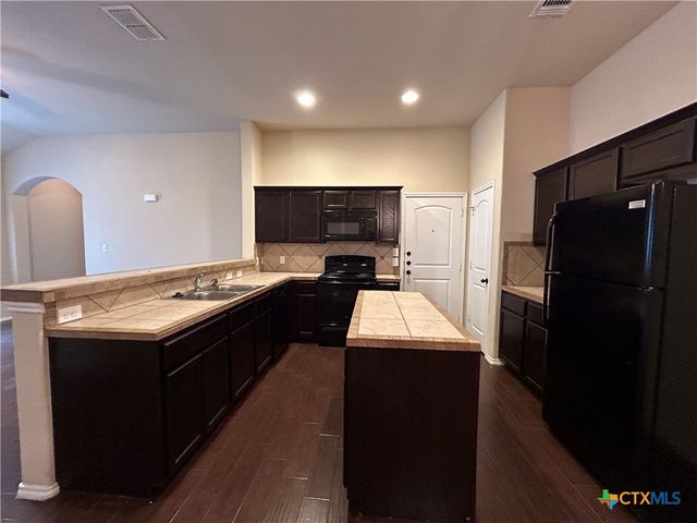 697 Creekside Circle, New Braunfels, TX 78130