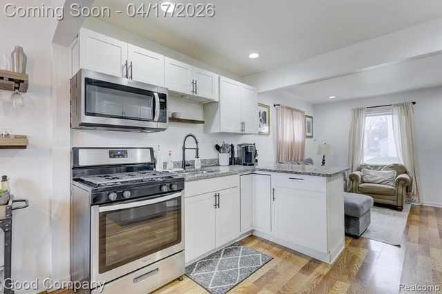 23067 Hazelwood Avenue, Hazel Park, MI 48030