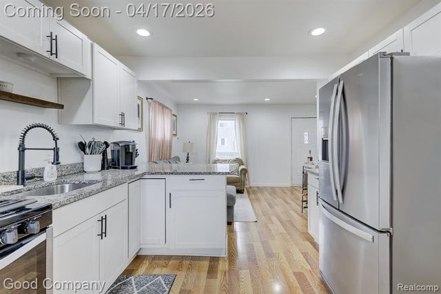 23067 Hazelwood Avenue, Hazel Park, MI 48030