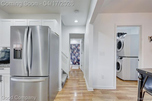 23067 Hazelwood Avenue, Hazel Park, MI 48030