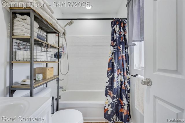 23067 Hazelwood Avenue, Hazel Park, MI 48030