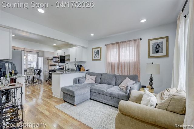 23067 Hazelwood Avenue, Hazel Park, MI 48030