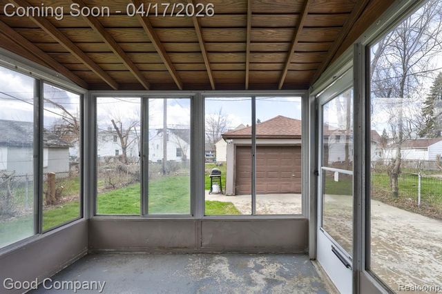 23067 Hazelwood Avenue, Hazel Park, MI 48030