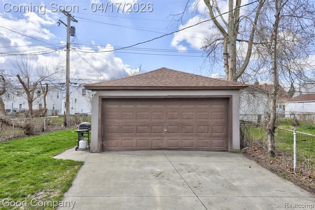 23067 Hazelwood Avenue, Hazel Park, MI 48030