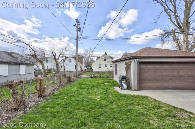 23067 Hazelwood Avenue, Hazel Park, MI 48030