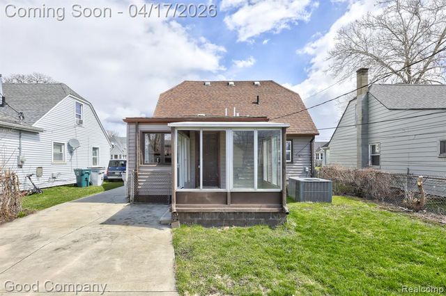 23067 Hazelwood Avenue, Hazel Park, MI 48030