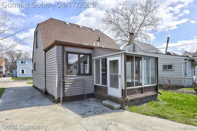 23067 Hazelwood Avenue, Hazel Park, MI 48030