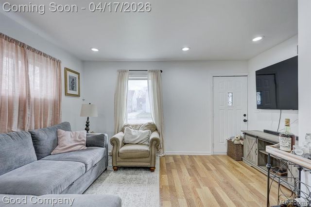 23067 Hazelwood Avenue, Hazel Park, MI 48030