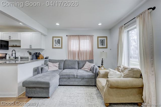 23067 Hazelwood Avenue, Hazel Park, MI 48030