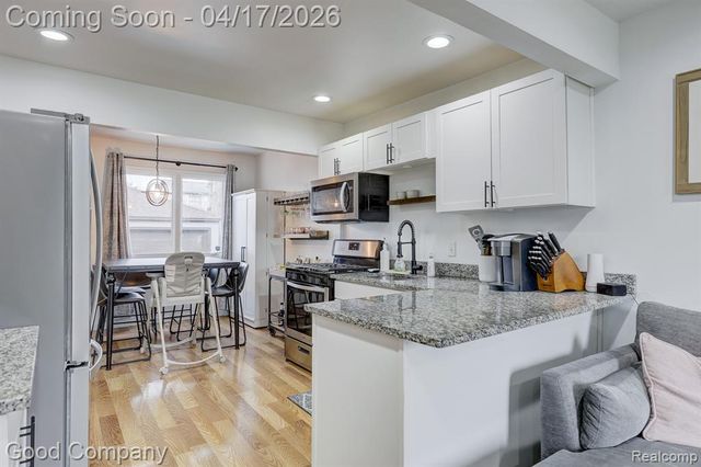 23067 Hazelwood Avenue, Hazel Park, MI 48030