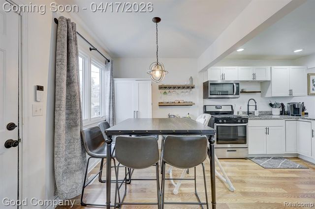 23067 Hazelwood Avenue, Hazel Park, MI 48030