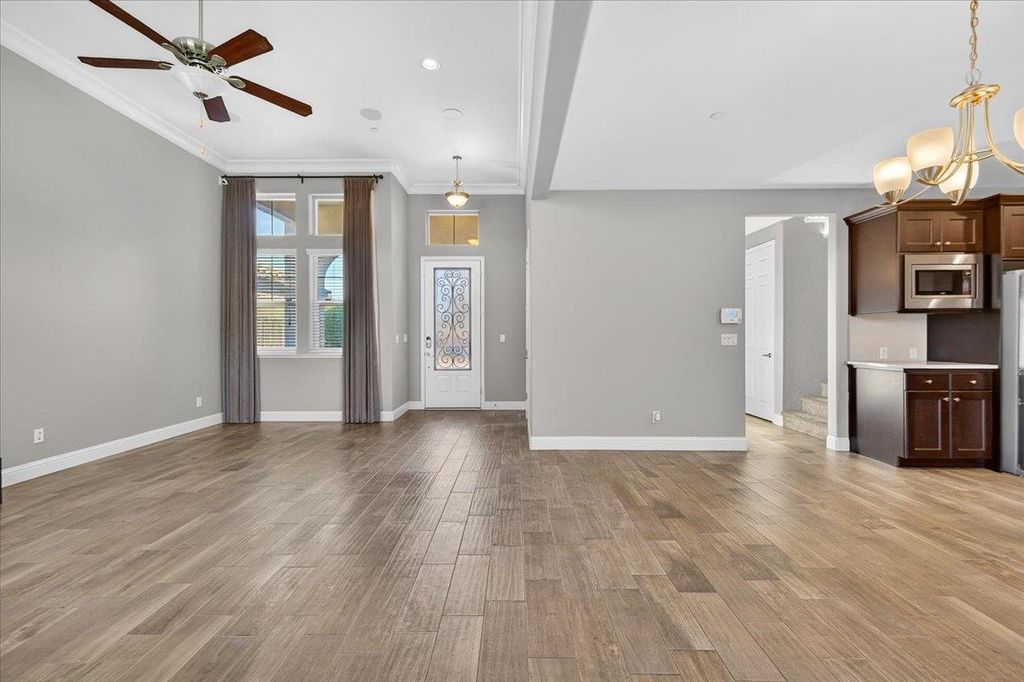 Image 11 of property listing at 1859 E Kroeker Avenue, Fresno, CA 93730