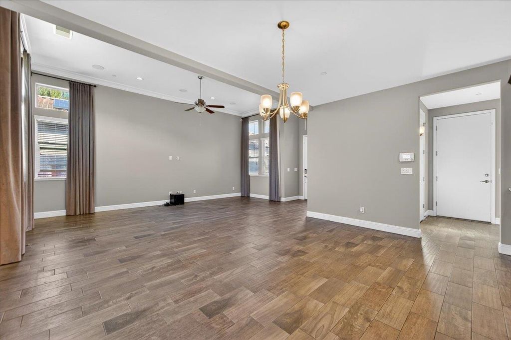 Image 12 of property listing at 1859 E Kroeker Avenue, Fresno, CA 93730