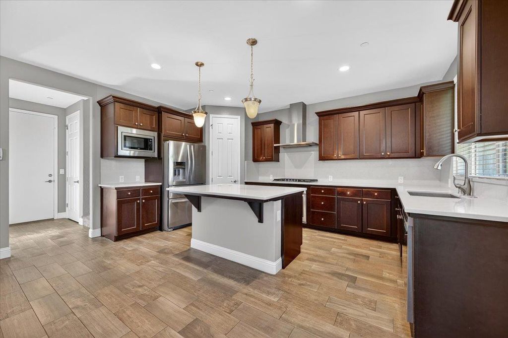 Image 13 of property listing at 1859 E Kroeker Avenue, Fresno, CA 93730