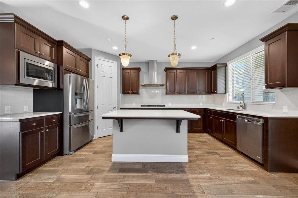 Image 14 of property listing at 1859 E Kroeker Avenue, Fresno, CA 93730