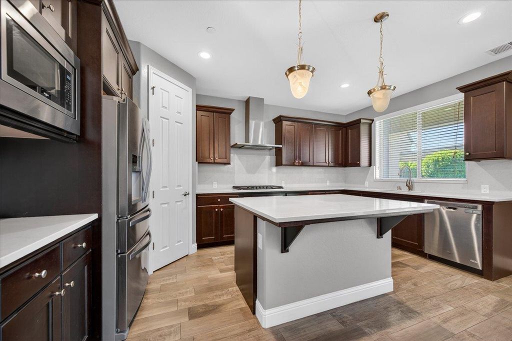 Image 16 of property listing at 1859 E Kroeker Avenue, Fresno, CA 93730