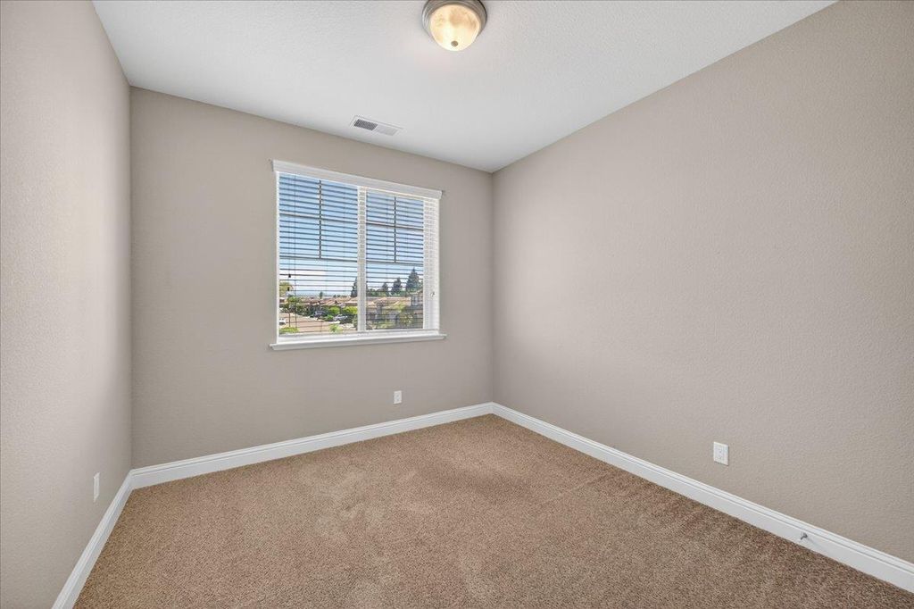 Image 29 of property listing at 1859 E Kroeker Avenue, Fresno, CA 93730