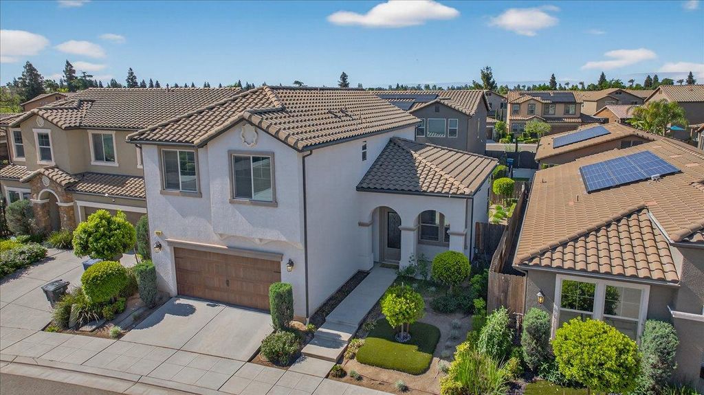 Image 3 of property listing at 1859 E Kroeker Avenue, Fresno, CA 93730