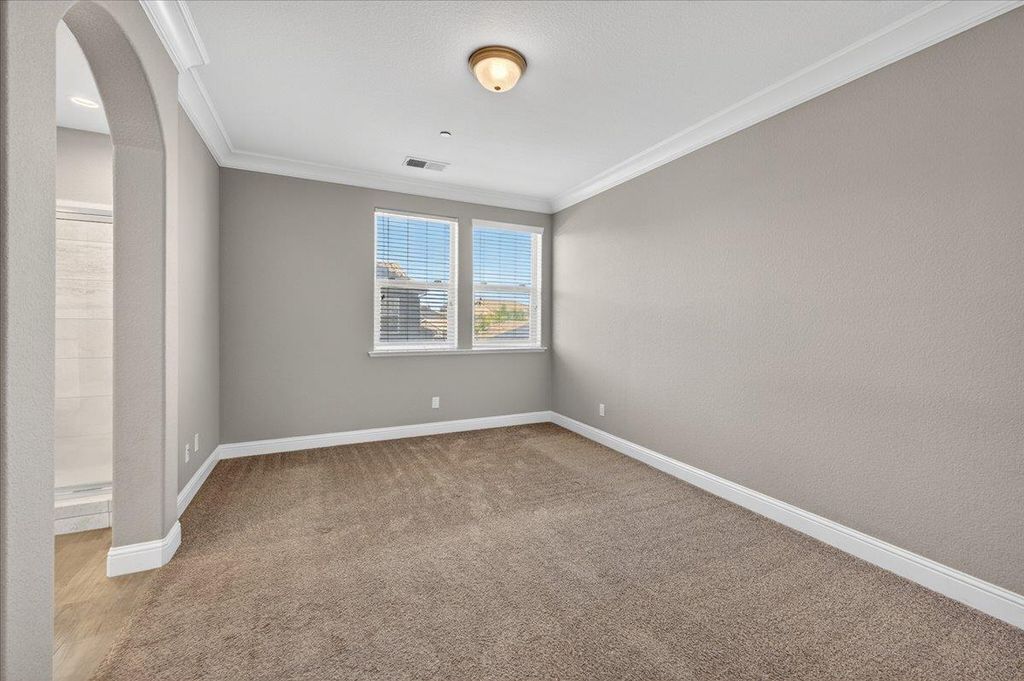 Image 34 of property listing at 1859 E Kroeker Avenue, Fresno, CA 93730