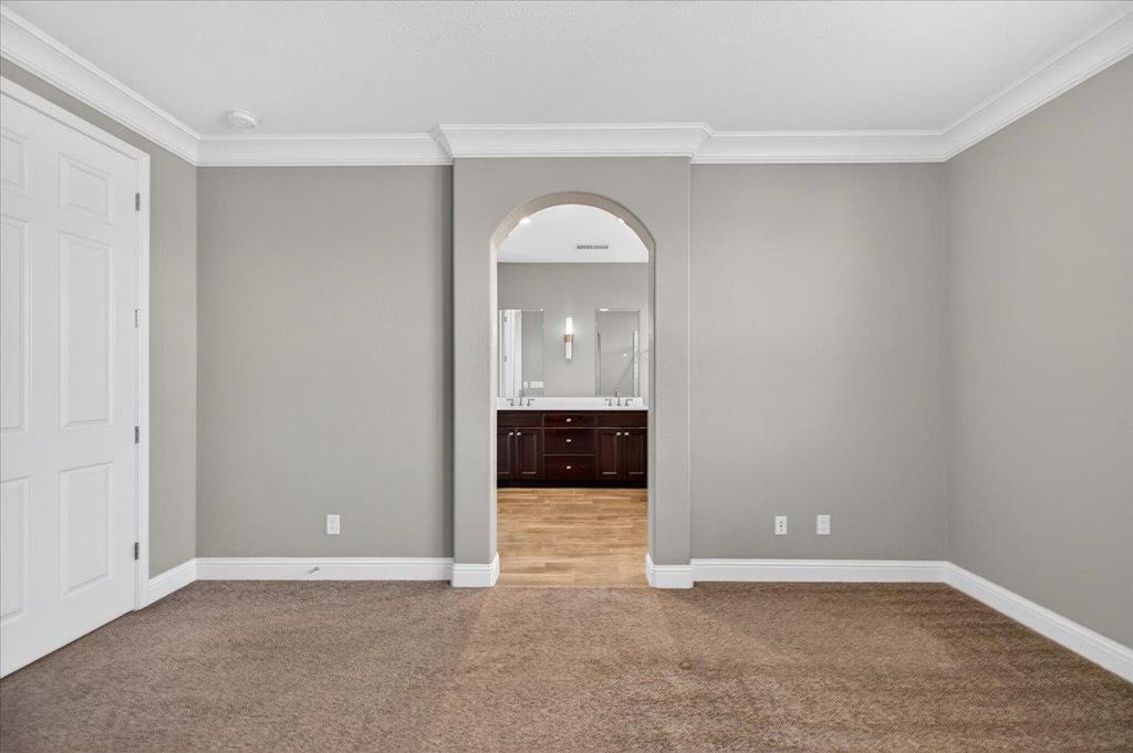 Image 36 of property listing at 1859 E Kroeker Avenue, Fresno, CA 93730