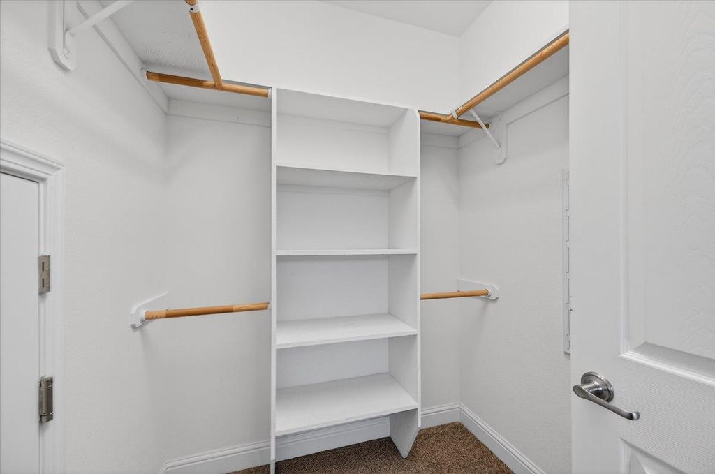 Image 39 of property listing at 1859 E Kroeker Avenue, Fresno, CA 93730