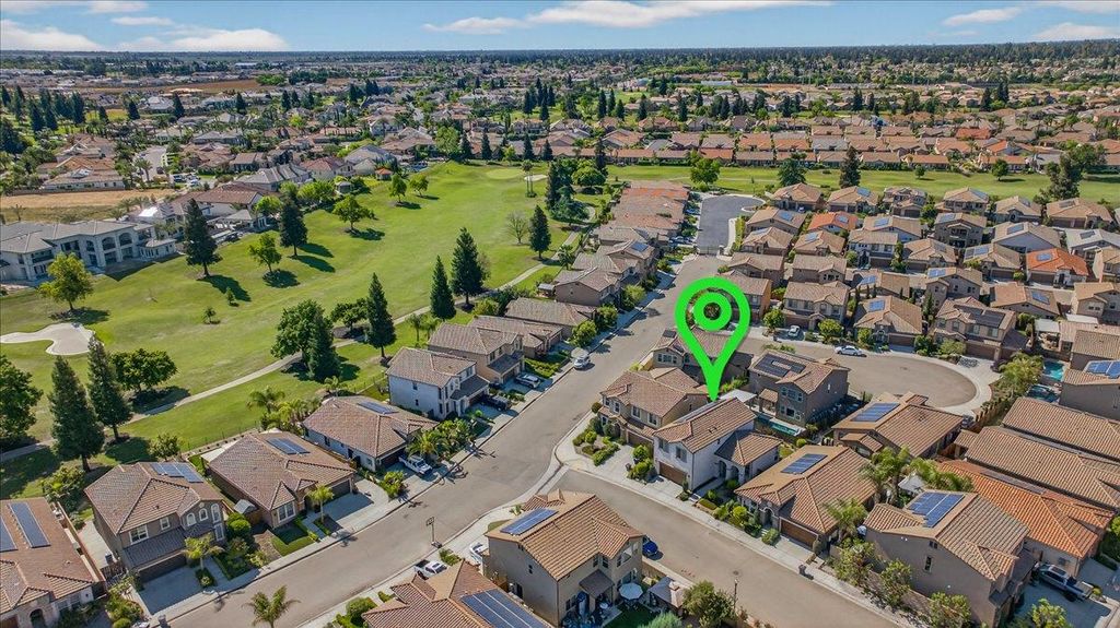 Image 4 of property listing at 1859 E Kroeker Avenue, Fresno, CA 93730