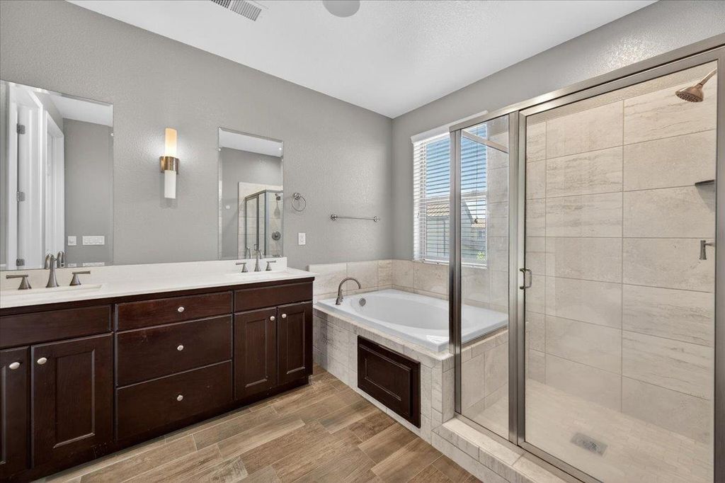 Image 40 of property listing at 1859 E Kroeker Avenue, Fresno, CA 93730