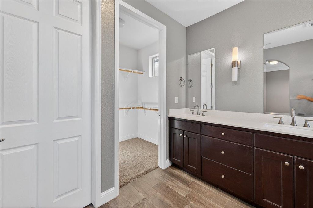 Image 42 of property listing at 1859 E Kroeker Avenue, Fresno, CA 93730