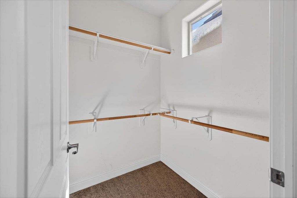 Image 43 of property listing at 1859 E Kroeker Avenue, Fresno, CA 93730