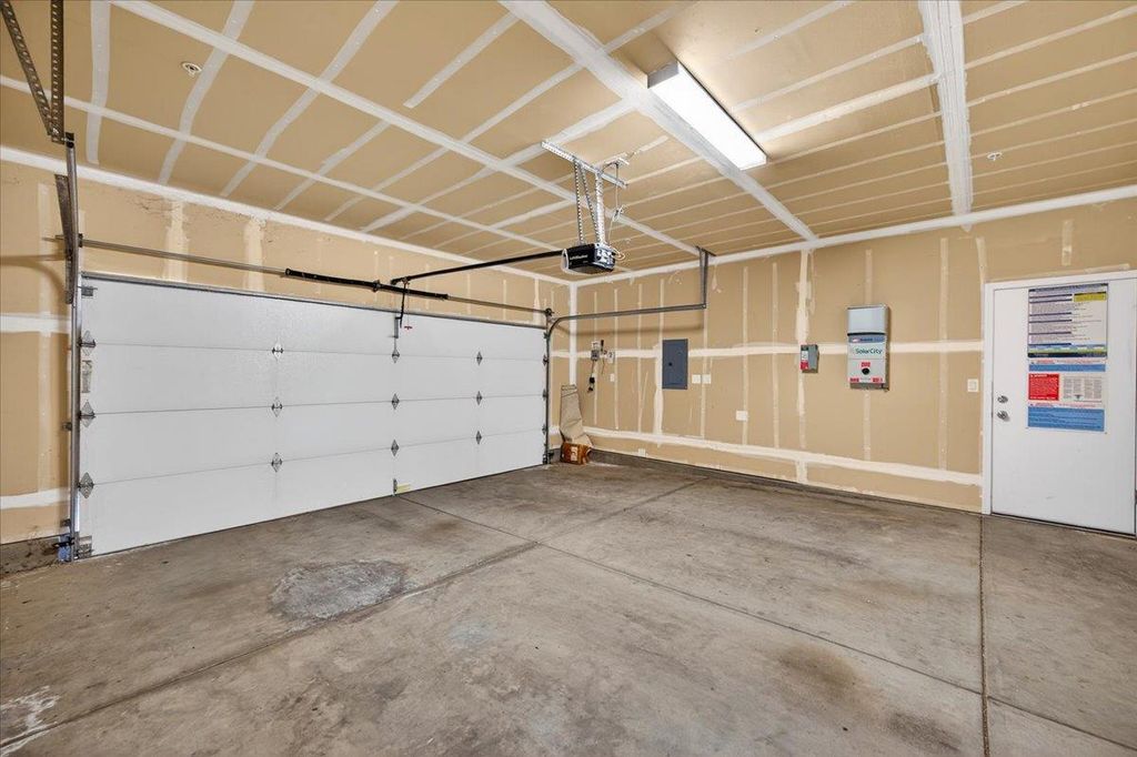 Image 44 of property listing at 1859 E Kroeker Avenue, Fresno, CA 93730