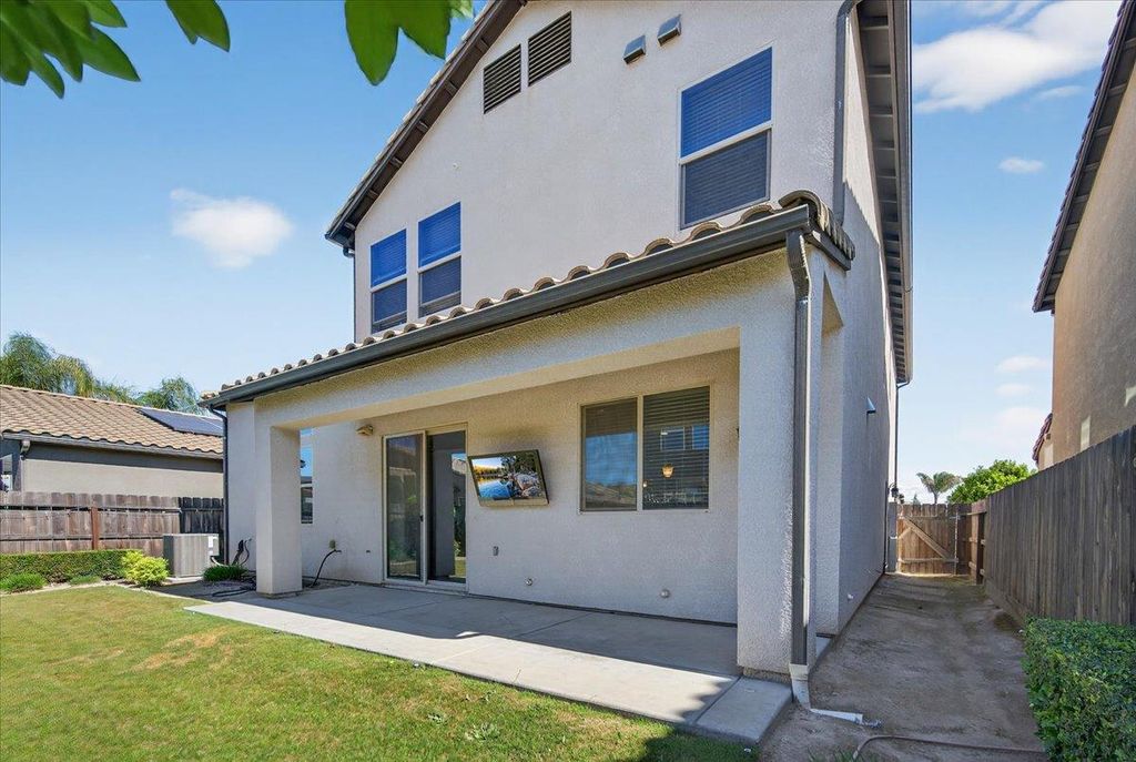 Image 47 of property listing at 1859 E Kroeker Avenue, Fresno, CA 93730