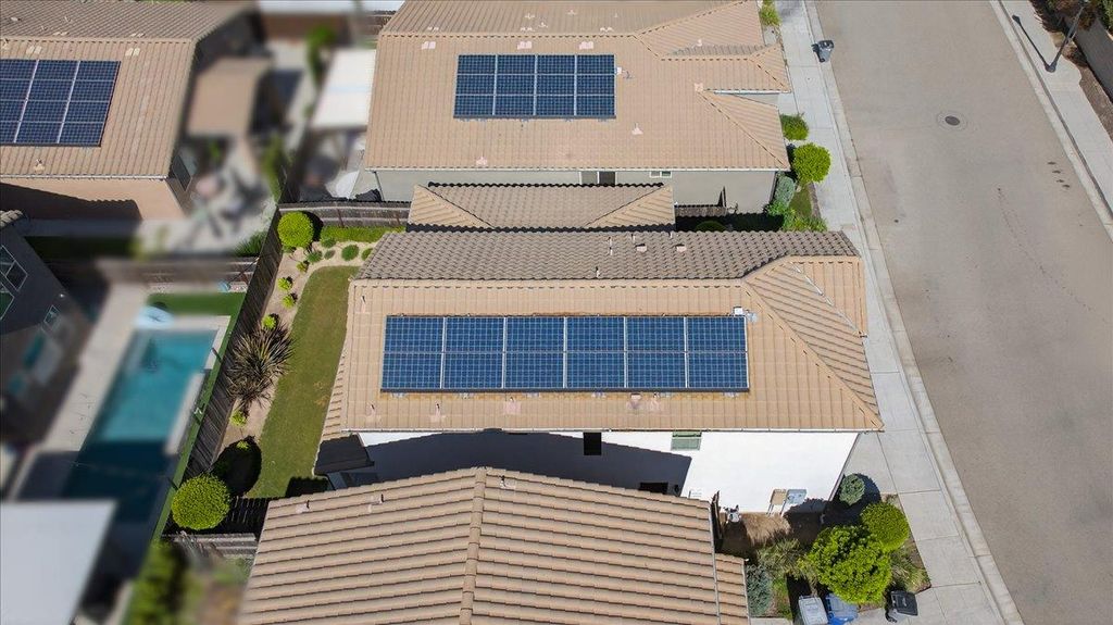 Image 53 of property listing at 1859 E Kroeker Avenue, Fresno, CA 93730