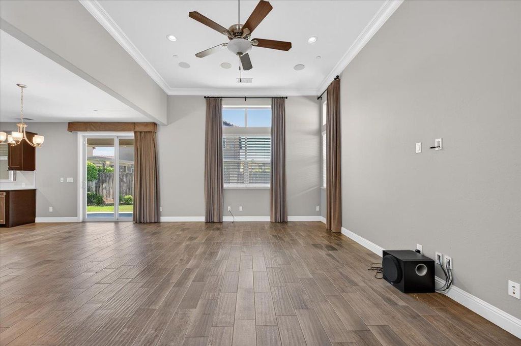 Image 7 of property listing at 1859 E Kroeker Avenue, Fresno, CA 93730