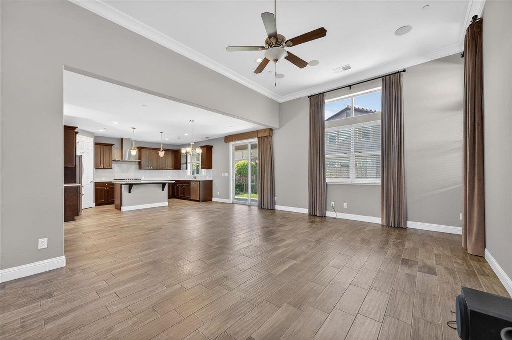 Image 8 of property listing at 1859 E Kroeker Avenue, Fresno, CA 93730