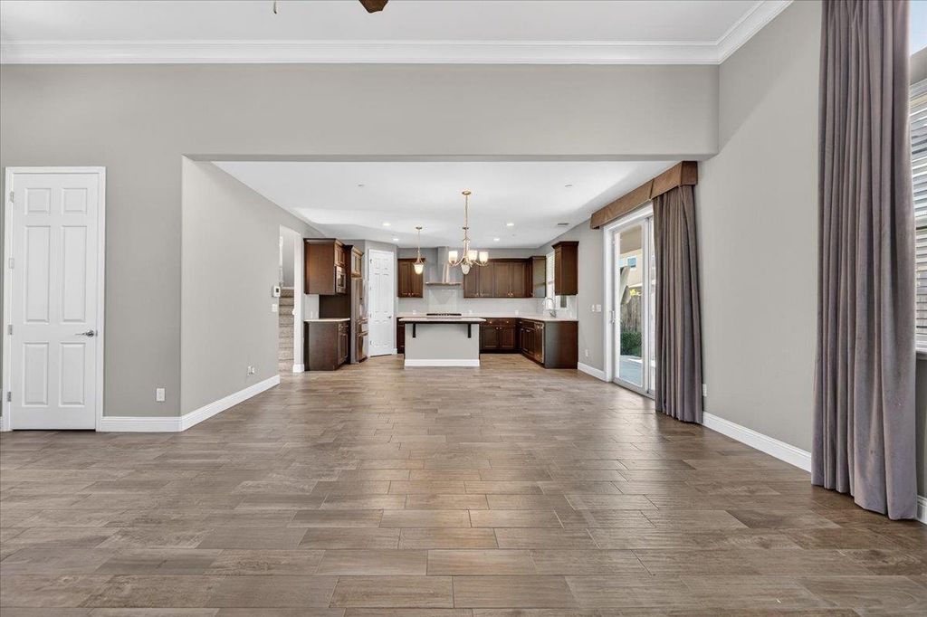 Image 9 of property listing at 1859 E Kroeker Avenue, Fresno, CA 93730