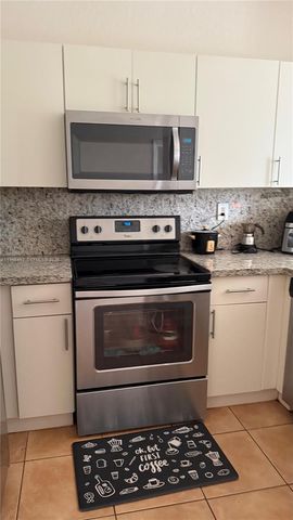 17720 NW 73rd Ave 105, Hialeah, FL 33015