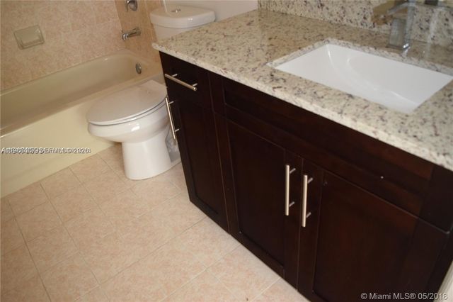 17720 NW 73rd Ave 105, Hialeah, FL 33015