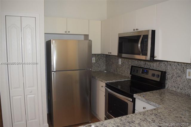 17720 NW 73rd Ave 105, Hialeah, FL 33015