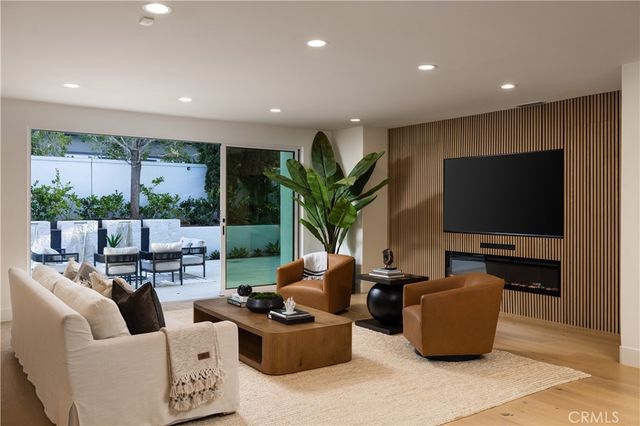 34 Montgomery, Newport Beach, CA 92660